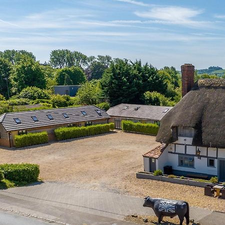 Отель The Chequers At Burcot Клифтон-Хэмпден Экстерьер фото